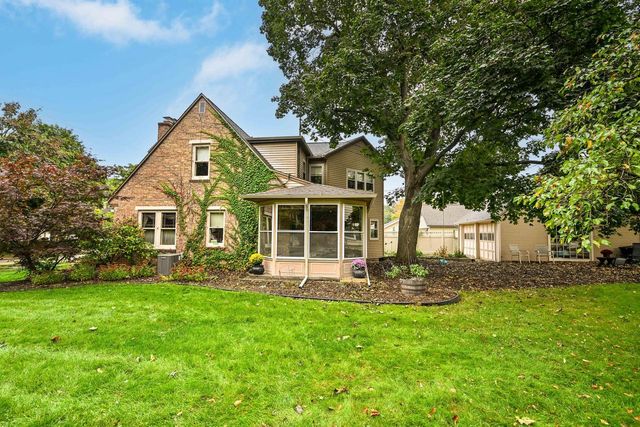 8027 W Woodland AVENUE, Wauwatosa, WI 53213