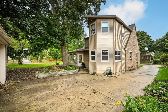 8027 W Woodland AVENUE, Wauwatosa, WI 53213