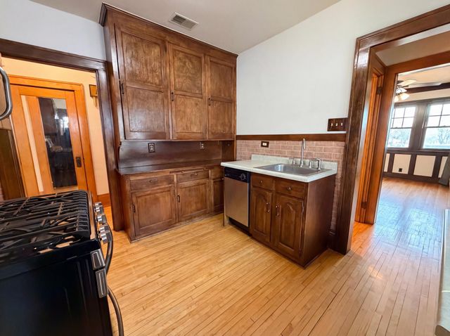 1495 Saint Clair Avenue, North Saint Paul, MN 55105