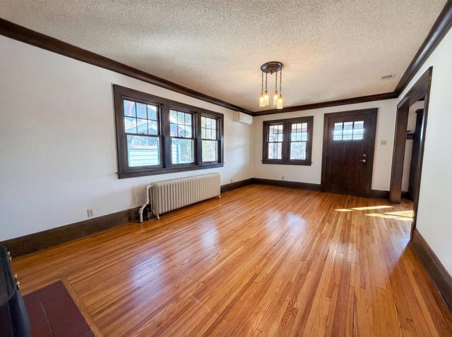 1495 Saint Clair Avenue, North Saint Paul, MN 55105