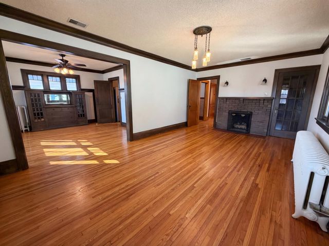 1495 Saint Clair Avenue, North Saint Paul, MN 55105