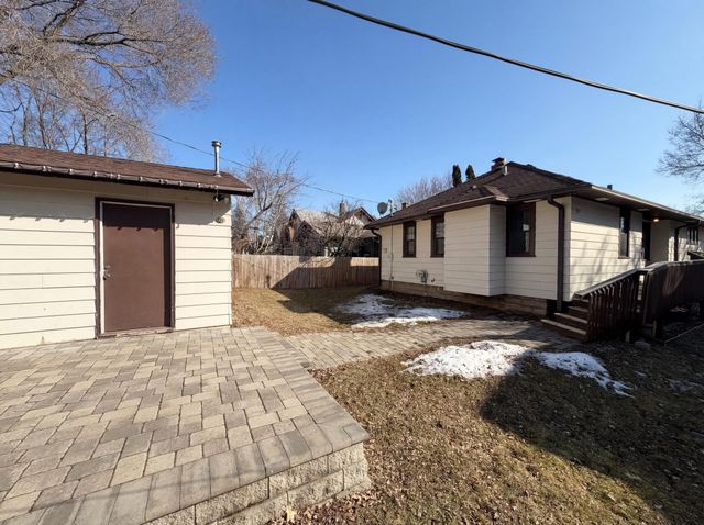 1495 Saint Clair Avenue, North Saint Paul, MN 55105