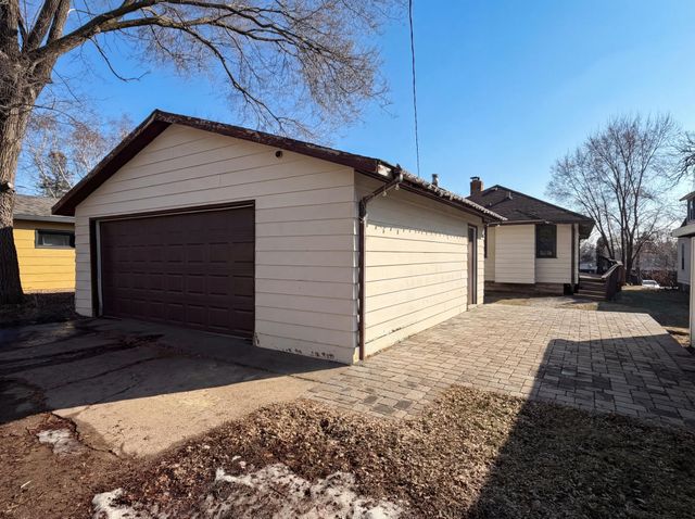 1495 Saint Clair Avenue, North Saint Paul, MN 55105