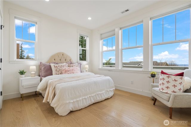 7188 169th Ave SE, Bellevue, WA 98006