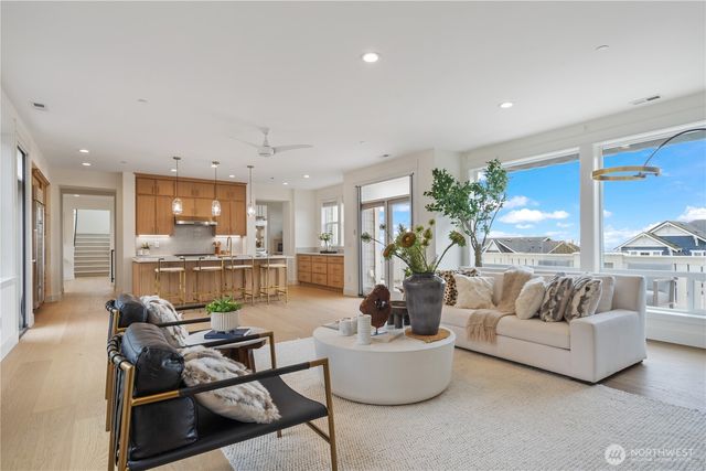 7188 169th Ave SE, Bellevue, WA 98006