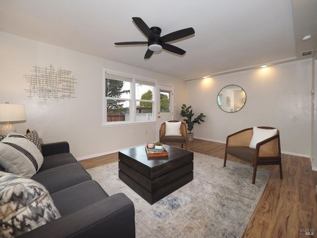 32 Lovejoy Way, Novato, CA 94949