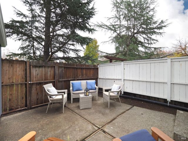 32 Lovejoy Way, Novato, CA 94949