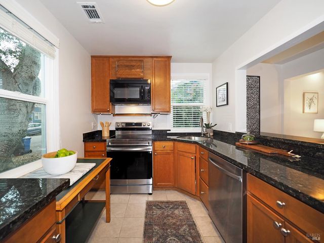 32 Lovejoy Way, Novato, CA 94949