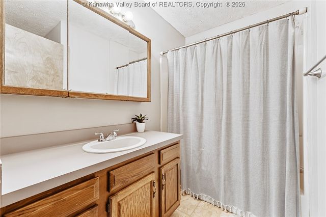 2 Hampton Drive, Winfield, WV 25213