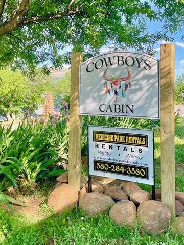 133 Upper East Lake Dr, Medicine Park, OK 73557