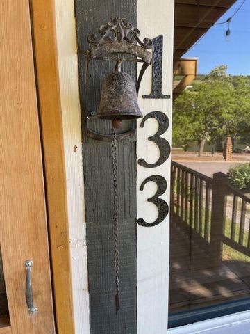 133 Upper East Lake Dr, Medicine Park, OK 73557