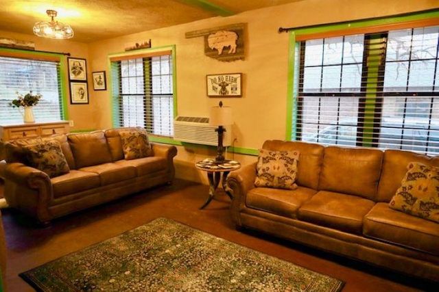 133 Upper East Lake Dr, Medicine Park, OK 73557