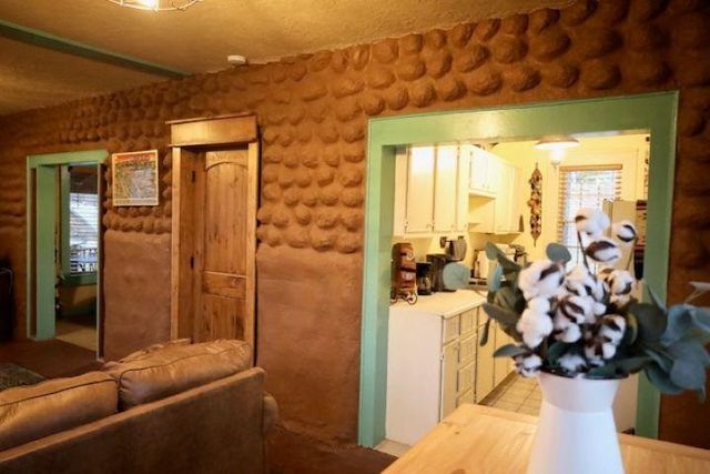 133 Upper East Lake Dr, Medicine Park, OK 73557