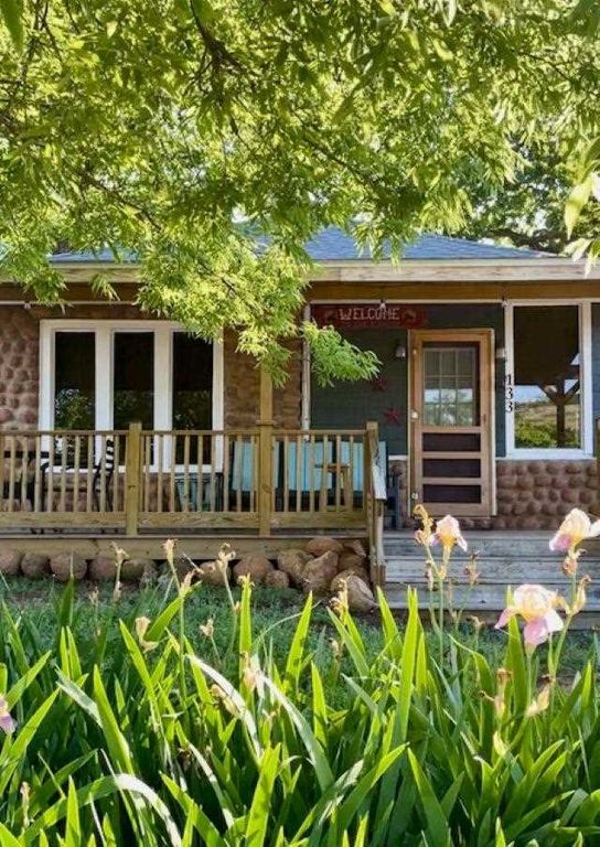 133 Upper East Lake Dr, Medicine Park, OK 73557