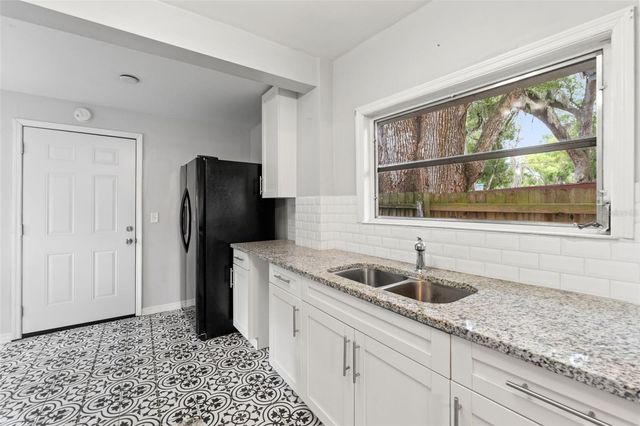 5518 11TH STREET, Zephyrhills, FL 33542