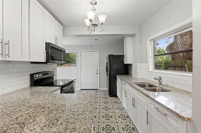 5518 11TH STREET, Zephyrhills, FL 33542