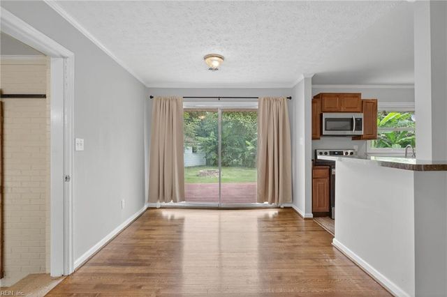 47 Edgemoor DR, Newport News, VA 23603