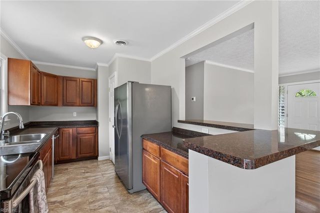 47 Edgemoor DR, Newport News, VA 23603