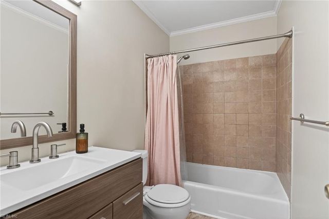 47 Edgemoor DR, Newport News, VA 23603