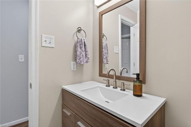 47 Edgemoor DR, Newport News, VA 23603