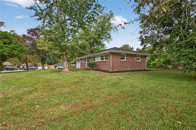 47 Edgemoor DR, Newport News, VA 23603