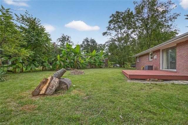 47 Edgemoor DR, Newport News, VA 23603