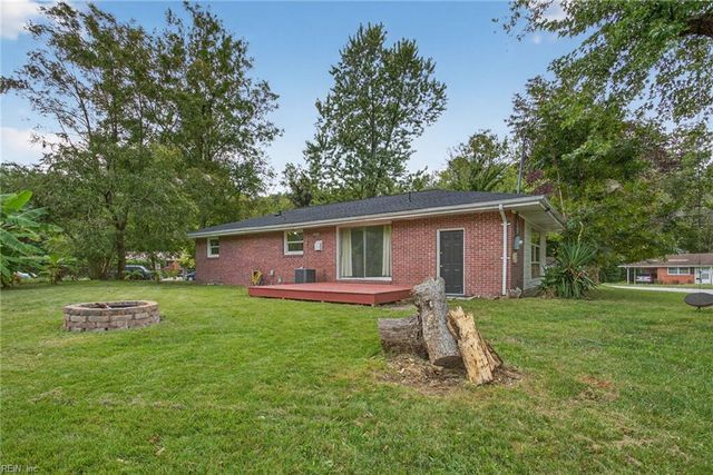 47 Edgemoor DR, Newport News, VA 23603