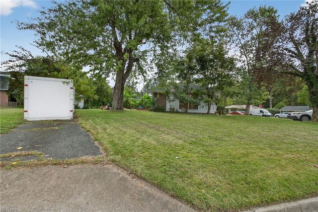 47 Edgemoor DR, Newport News, VA 23603