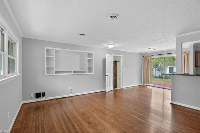 47 Edgemoor DR, Newport News, VA 23603