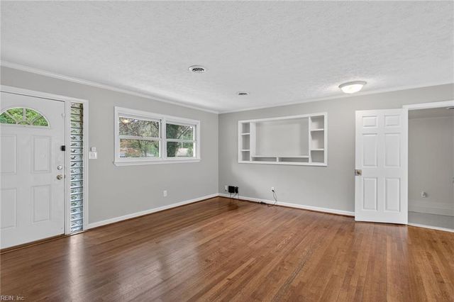47 Edgemoor DR, Newport News, VA 23603