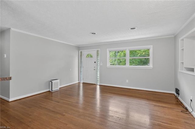 47 Edgemoor DR, Newport News, VA 23603