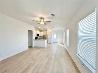 129 Paradise Canyon DR, Jarrell, TX 76537