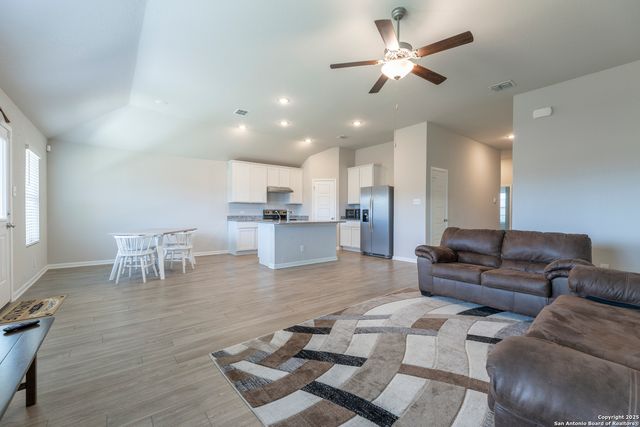 765 Stonemanor Bay, Seguin, TX 78155