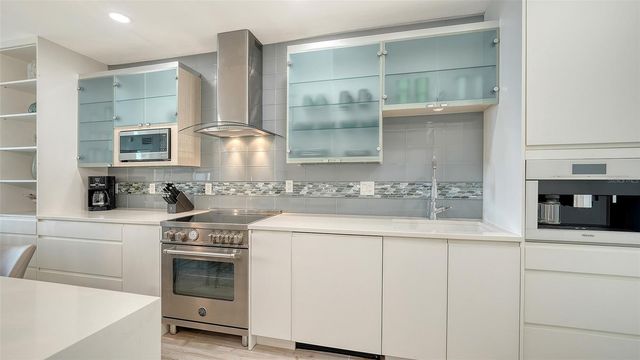 1932 HARBOURSIDE DRIVE 244, Longboat Key, FL 34228