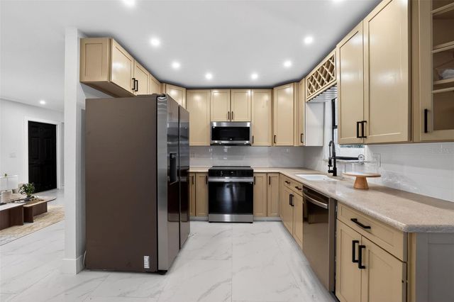 320 PHEASANT CIRCLE, Brandon, FL 33510