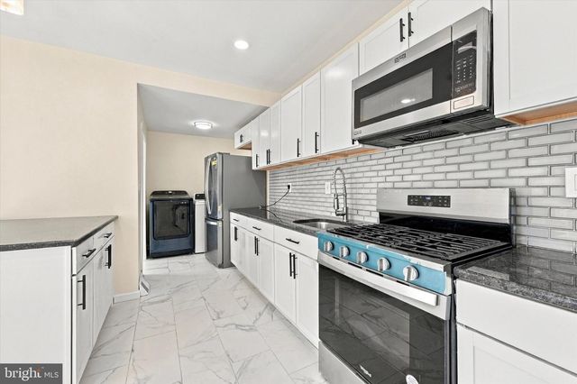6 RHODES AVE, Collingdale, PA 19023