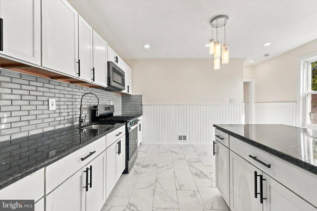 6 RHODES AVE, Collingdale, PA 19023