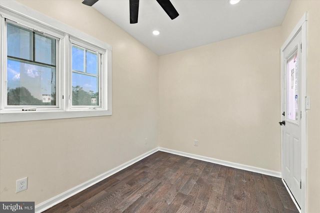 6 RHODES AVE, Collingdale, PA 19023