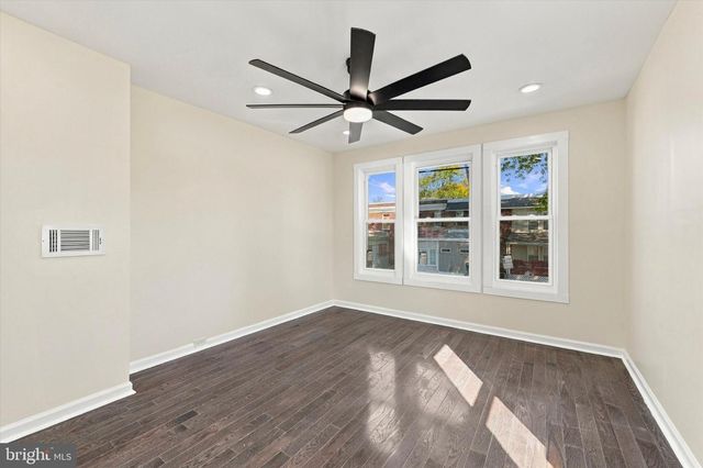 6 RHODES AVE, Collingdale, PA 19023