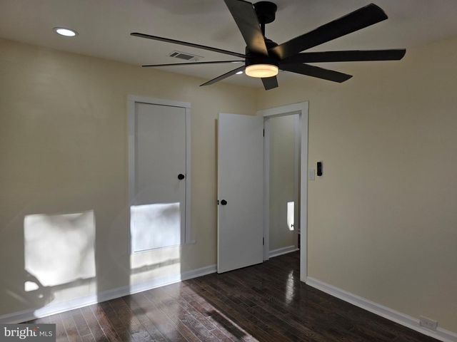 6 RHODES AVE, Collingdale, PA 19023