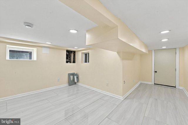 6 RHODES AVE, Collingdale, PA 19023