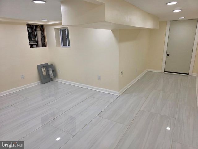 6 RHODES AVE, Collingdale, PA 19023