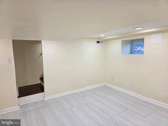 6 RHODES AVE, Collingdale, PA 19023