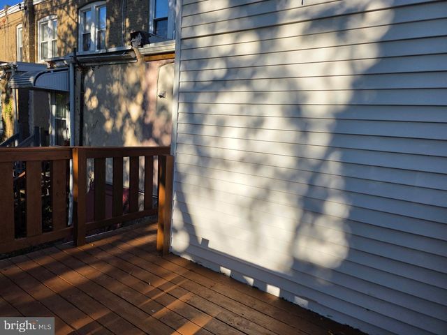6 RHODES AVE, Collingdale, PA 19023
