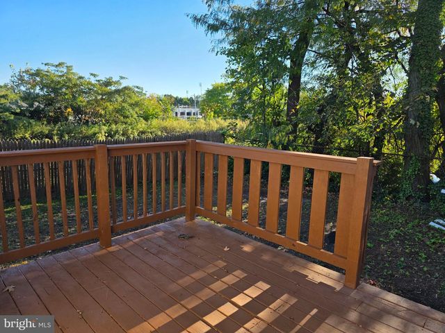 6 RHODES AVE, Collingdale, PA 19023