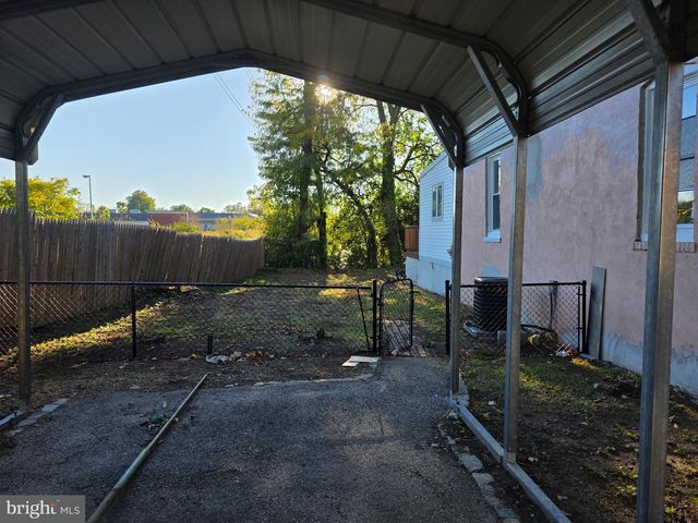 6 RHODES AVE, Collingdale, PA 19023