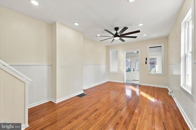 6 RHODES AVE, Collingdale, PA 19023