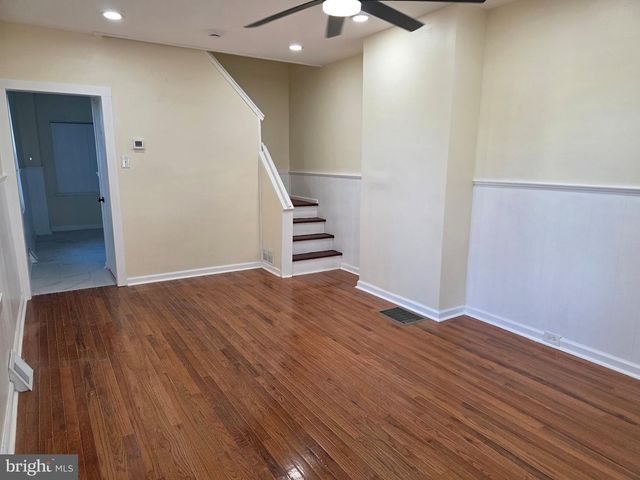 6 RHODES AVE, Collingdale, PA 19023