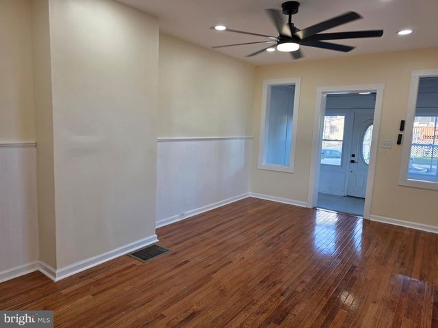 6 RHODES AVE, Collingdale, PA 19023