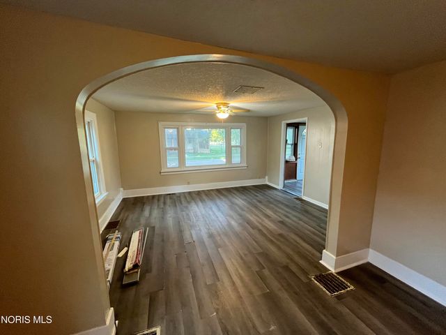 713 East Street, Liberty Center, OH 43532